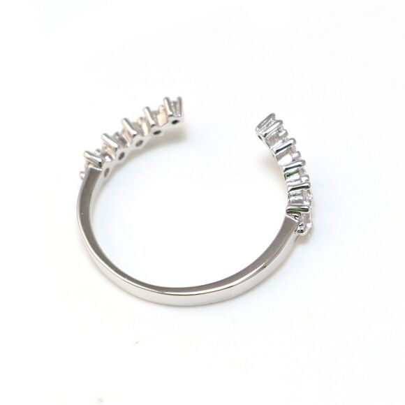 925 Sterling Silver Sparkling Cubic Zirconia Gemstone Ring - Picture 7 of 9